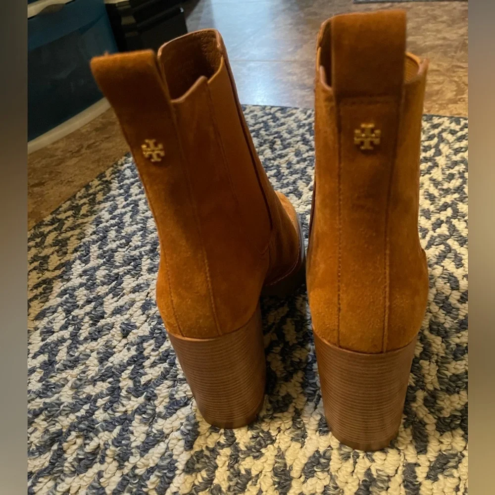 Tory Burch‼️‼️CARSON LUG SOLE ANKLE BOOT - Picture 3 of 7